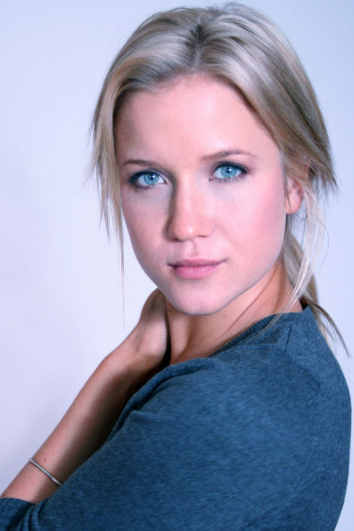 Jessy Schram Profile